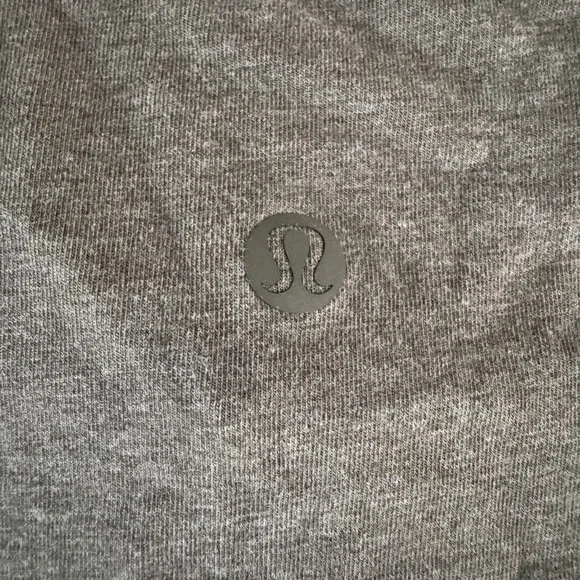 Lululemon Olive Green Tee Minimalist Athleisure Active Top XS S - Picture 9 of 9